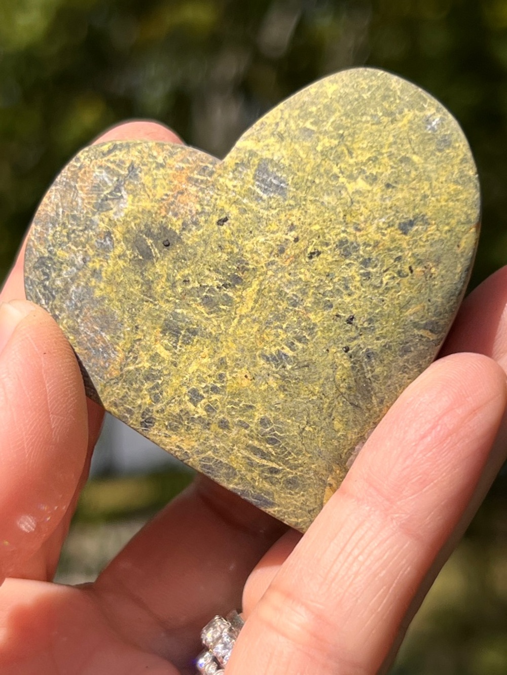 Realgar (1) heart with stand | crystal